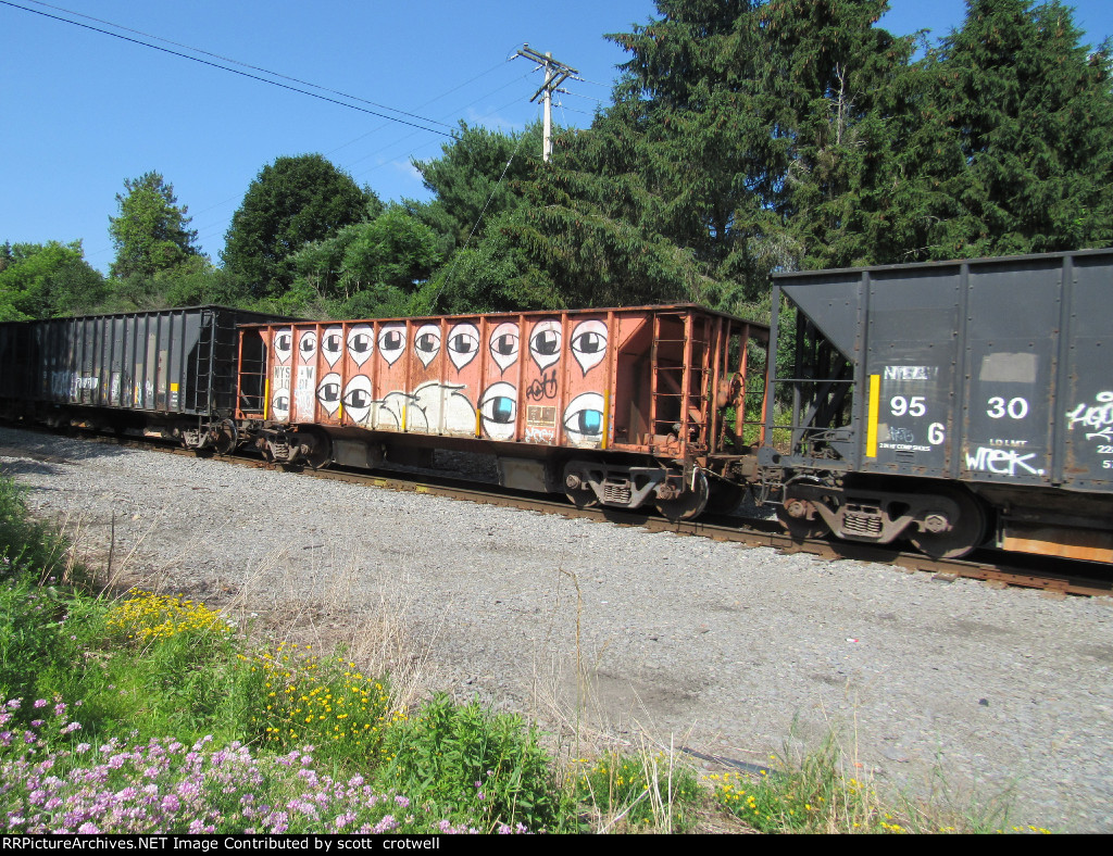 A short ballast hopper